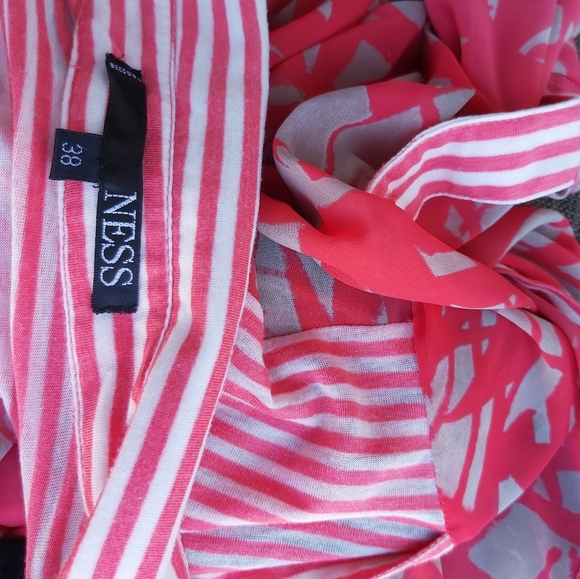 Floral long sleeve shirt **GREAT FOR THE SUMMER - Picture 4 of 5